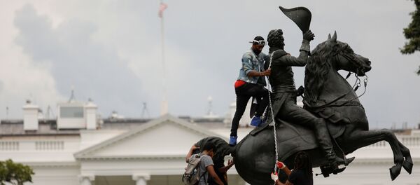  احتجاجات في البيت الأبيض تتحول إلى أعمال شغب، واشنطن 22 يونيو 2020 - سبوتنيك عربي