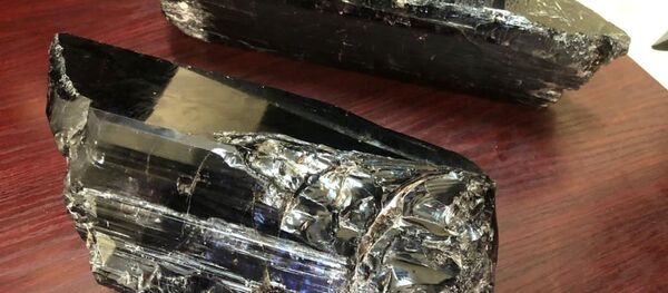 أضخم أحجار تنزانيت ضخمة عثر عليها في تنزانيا، 24 يونيو/ حزيران 2020 - سبوتنيك عربي