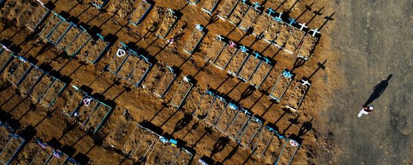 مقابر حديثة لاحتواء ضحايا كوفيد-19 في ماناوس، حيث تعد البرازيل أسوأ دول أمريكا اللاتينية من حيث عدد حالات الإصابة بالفيروس كورونا المستجد والوفيات (49,976) 21  يونيو 2020  - سبوتنيك عربي