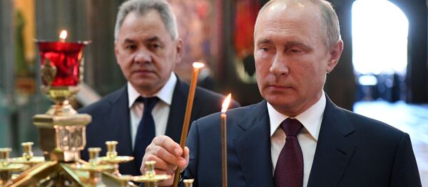  الرئيس فلاديمير بوتين خلال زيارته للكنيسة الرئيسية للقوات المسلحة الروسية في حديقة باتريوت، روسيا 22 يونيو 2020 - سبوتنيك عربي