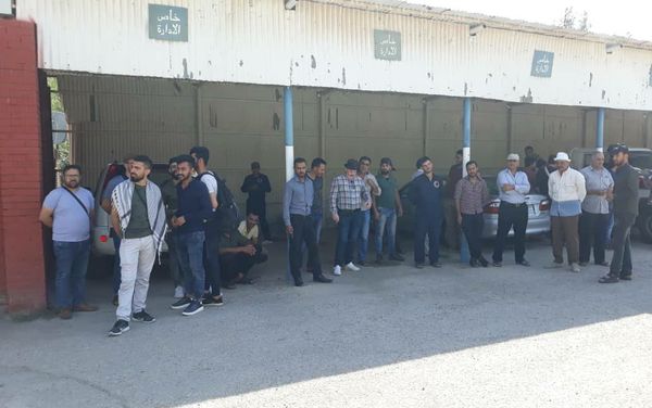 عمال حقل نفط يحتله الجيش الأمريكي بالحسكة يتظاهرون ضد سرقة ثروات بلادهم - سبوتنيك عربي