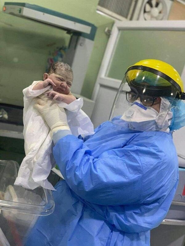 حياة تولد بين الموت لمصابة بفيروس كورونا في العراق... صورة - سبوتنيك عربي
