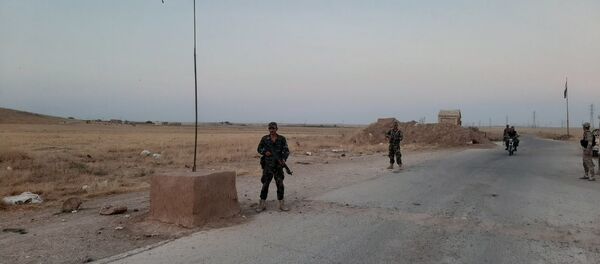 جنود الجيش السوري يطردون دورية أمريكية شرقي الحسكة جنود الجيش السوري يطردون دورية أمريكية شرقي الحسكة - سبوتنيك عربي