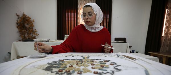 الفنانة راما أبو حشيش.. فقدت ذراعها وأنجزت - سبوتنيك عربي