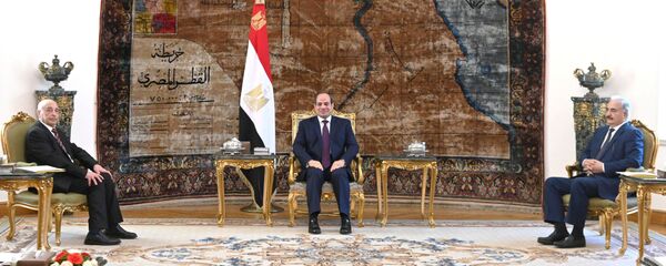 الرئيس المصري عبد الفتاح السيسي يلتقي بالقائد الليبي خليفة حفتر والمتحدث باسم البرلمان الليبي عقيلة صالح في القاهرة، مصر 6 يونيو 2020 الرئيس المصري عبد الفتاح السيسي يلتقي بالقائد الليبي خليفة حفتر والمتحدث باسم البرلمان الليبي عقيلة صالح في القاهرة، مصر 6 يونيو 2020 - سبوتنيك عربي