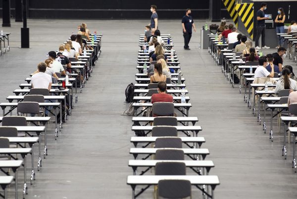 اختبار قبيل الامتحانات في قاعة للمعارض كولن ميس في جامعة كولن، ألمانيا 2 يونيو 2020 - سبوتنيك عربي